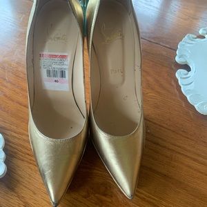 Christian Louboutin Pigalle Platform Pump size 40